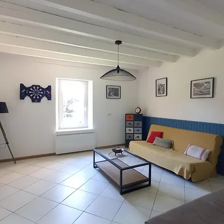 Chez Louise Barry-d'Islemade