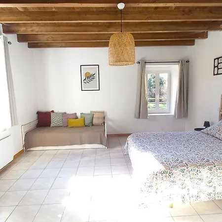 Chez Louise Barry-d'Islemade