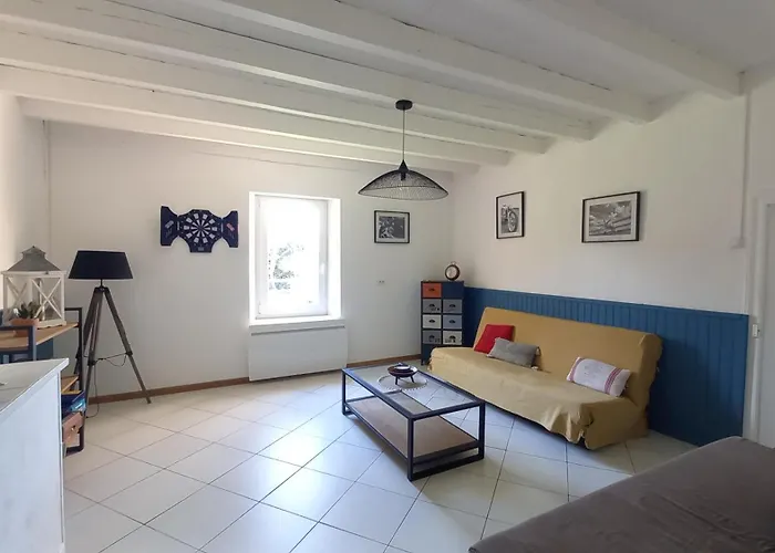 Chez Louise Barry-d'Islemade